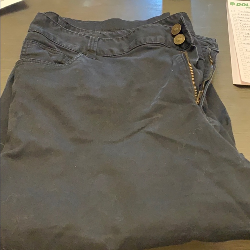 Black capris